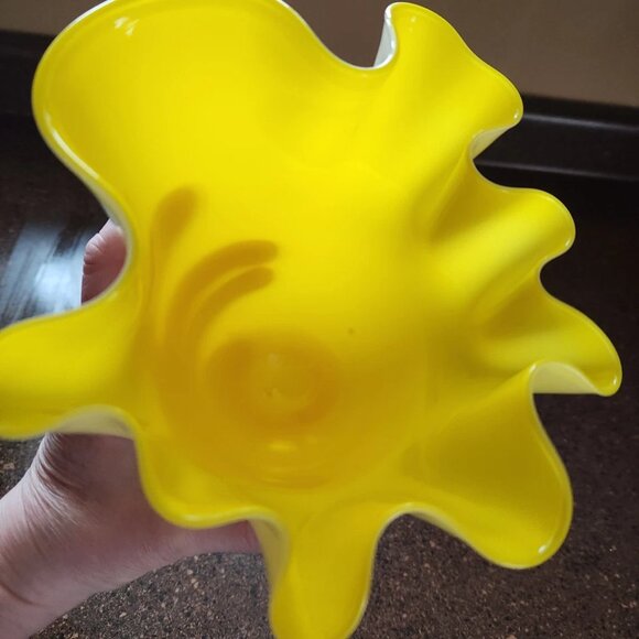 Blown Glass Ruffled Handkerchief Edge Vase White / Yellow by Gorgeous Designs - Picture 3 of 7